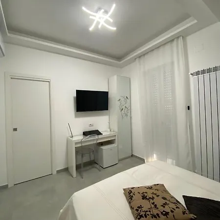 Mamuccia Posto Auto 4* نابولي