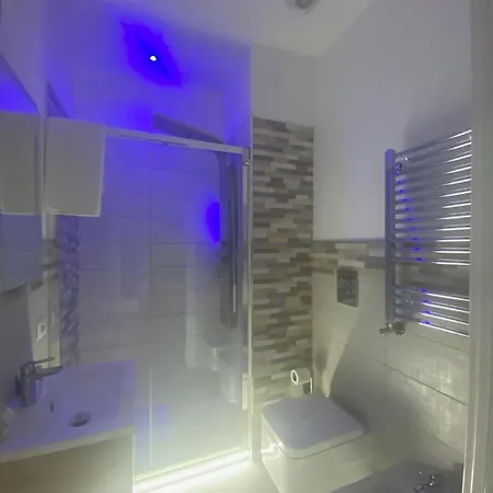 Mamuccia Posto Auto 4* نابولي