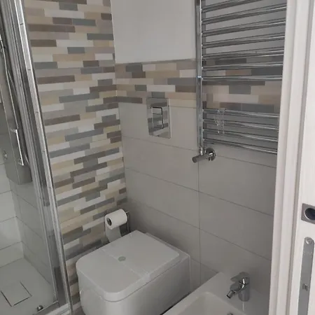 Mamuccia Posto Auto 4* نابولي